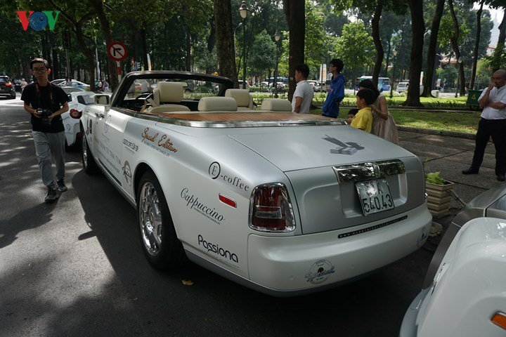 Cận cảnh bộ đôi Rolls-Royce của ông chủ cafe Trung Nguyên