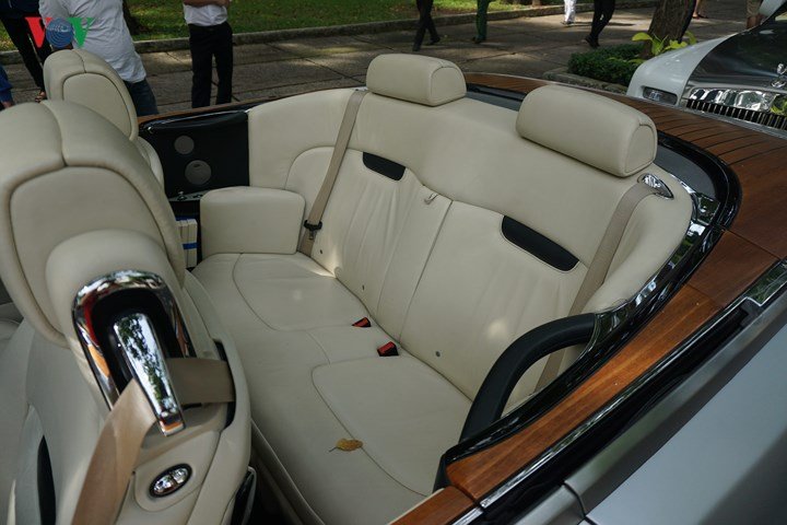 Cận cảnh bộ đôi Rolls-Royce của ông chủ cafe Trung Nguyên