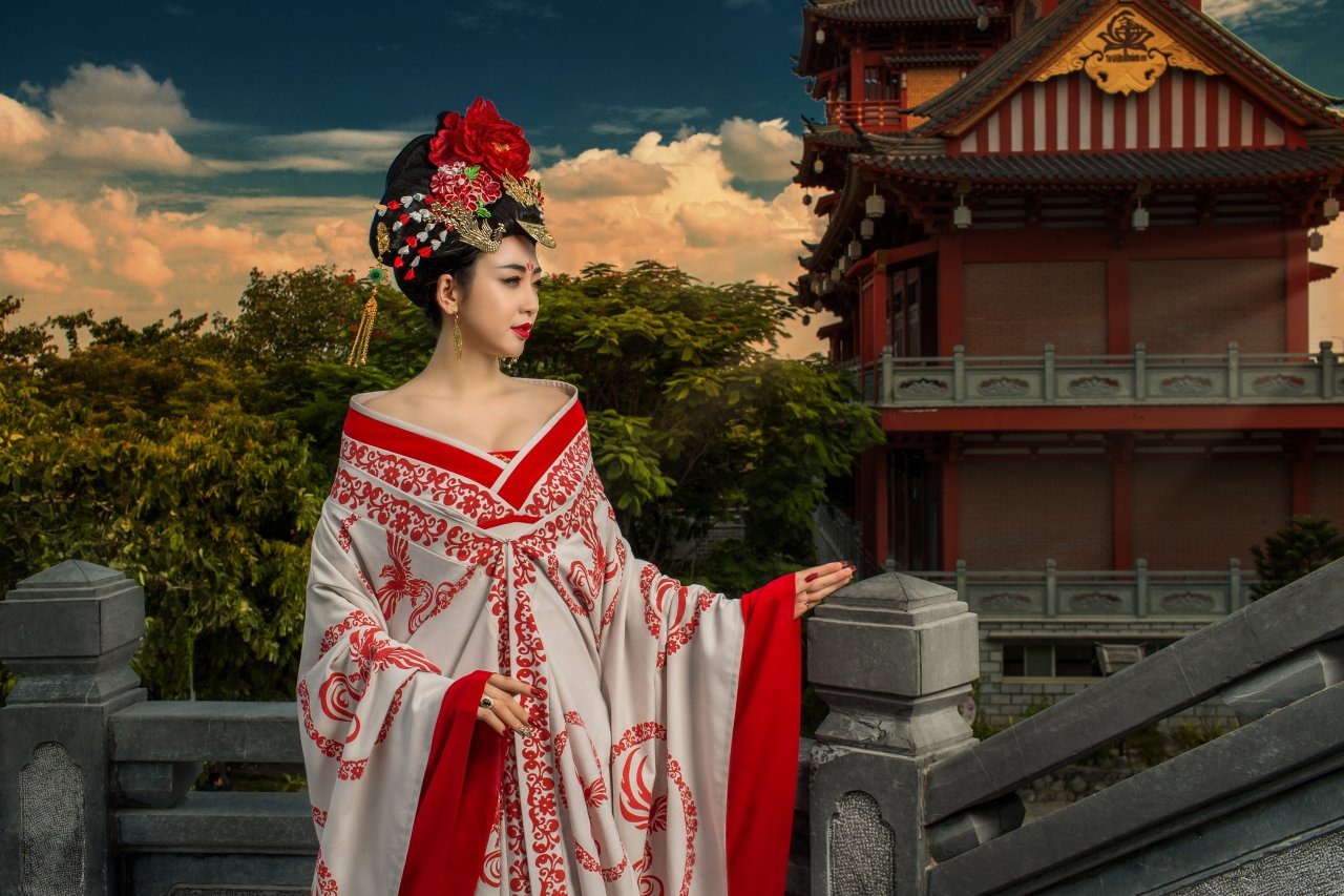 hoa-hau-nhat-phuong-thang-than-phat-ngon-dan-ong-xung-quanh-toi-khong-ai-that-long