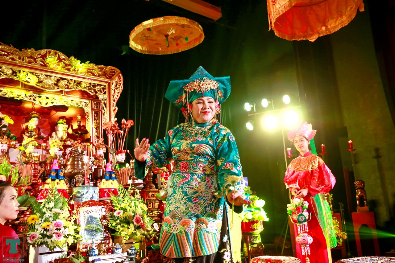 ve-dep-cua-tuc-tho-mau-sau-2-nam-duoc-unesco-cong-nhan-la-di-san-van-hoa-phi-vat-the