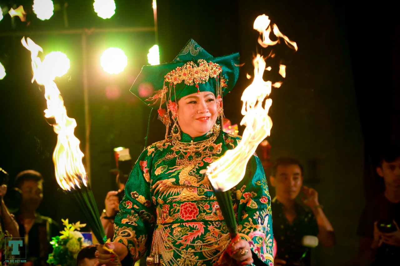 ve-dep-cua-tuc-tho-mau-sau-2-nam-duoc-unesco-cong-nhan-la-di-san-van-hoa-phi-vat-the