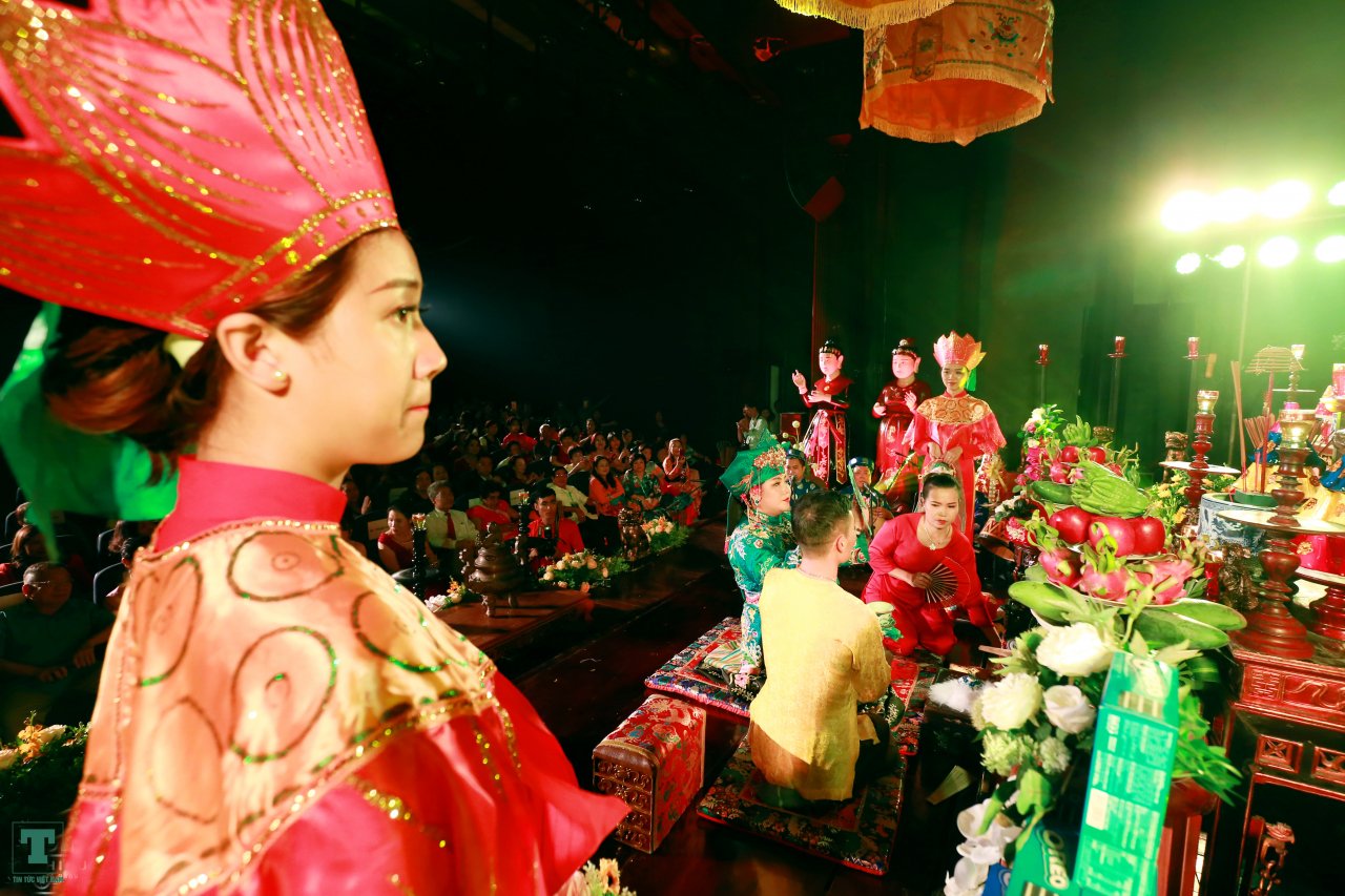 ve-dep-cua-tuc-tho-mau-sau-2-nam-duoc-unesco-cong-nhan-la-di-san-van-hoa-phi-vat-the