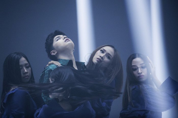 noo-phuoc-thinh-tai-hop-chuyen-gia-tao-hit-do-hieu-tung-mv-don-gian-di-nguoc-xu-the-thi-truong