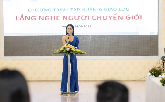 Hoa hậu chuyển giới Hương Giang ngày càng gầy