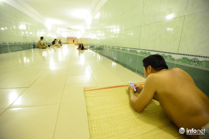 Hà Nội nắng nóng cực điểm trên 40 độ: Phố xá vắng tanh