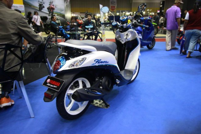 2018-yamaha-fino-125-don-tan-cong-thang-vao-honda-scoopy