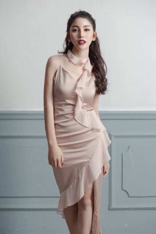 can-canh-nhan-sac-cua-nguoi-mau-thai-lan-angela-ploy-nguoi-khien-rocker-nguyen-dieu-dung-thoi-gian-qua
