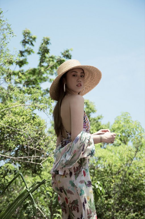 Phối đồ đi biển bắt mắt như Cao Thiên Trang, Kikki Lê
