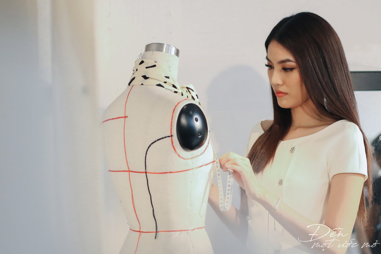 lan-khue-truong-thanh-long-tu-hao-hoi-ngo-trong-phim-ngan-dau-tien-ve-nghe-stylist