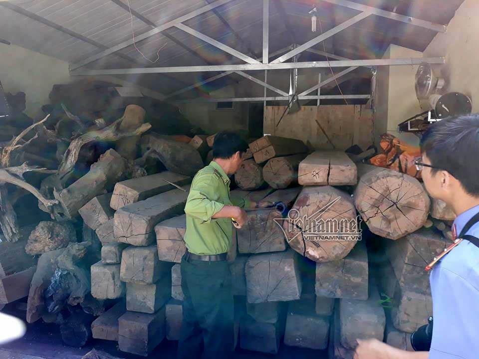 phat-hien-them-kho-go-quy-khung-cat-tru-ben-trong-nha-cua-hai-trum-ma-tuy-o-long-luong