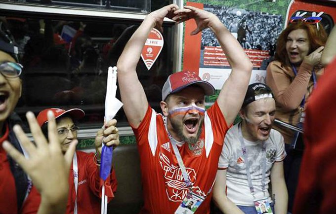 Người Nga mở tiệc thâu đêm mừng chiến thắng lịch sử tại World Cup