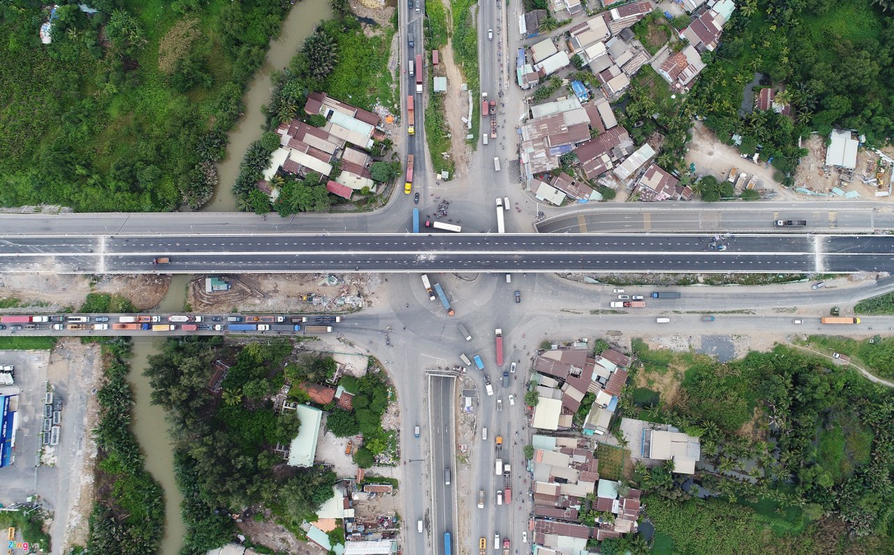 chuyen-gia-pham-sanh-cau-vuot-my-thuy-vua-thong-xe-da-sut-lun-la-hau-qua-cua-benh-thanh-tich