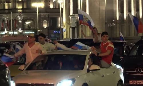 Người Nga mở tiệc thâu đêm mừng chiến thắng lịch sử tại World Cup
