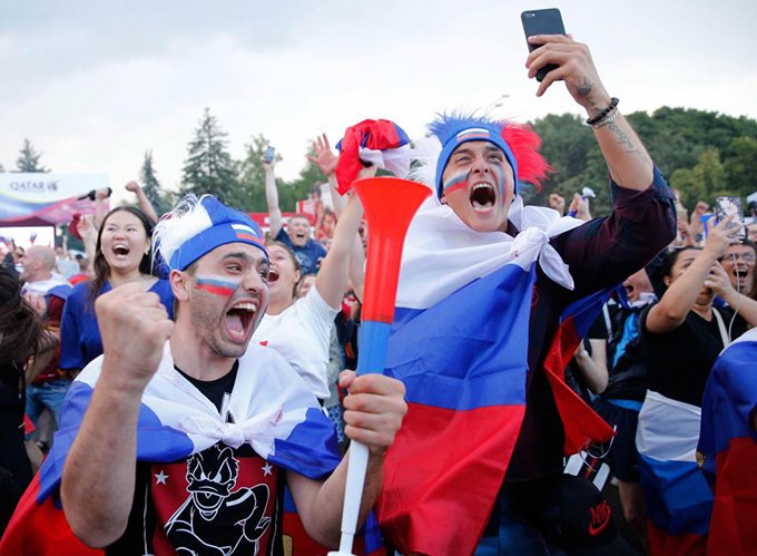 Người Nga mở tiệc thâu đêm mừng chiến thắng lịch sử tại World Cup