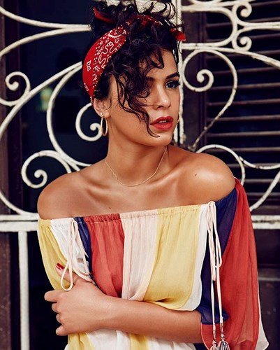 Ngắm nhan sắc bạn gái xinh như mộng của Neymar - Bruna Marquezine