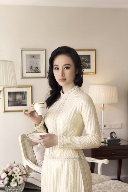 chan-khoe-than-tao-bao-angela-phuong-trinh-bat-ngo-hoa-quy-co-sang-trong-voi-ta-ao-dai-cach-tan