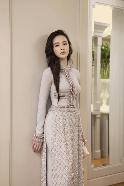 chan-khoe-than-tao-bao-angela-phuong-trinh-bat-ngo-hoa-quy-co-sang-trong-voi-ta-ao-dai-cach-tan