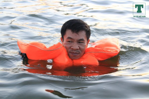 ha-noi-nang-nong-40-do-c-dan-do-xo-ra-ho-linh-dam-giai-nhiet