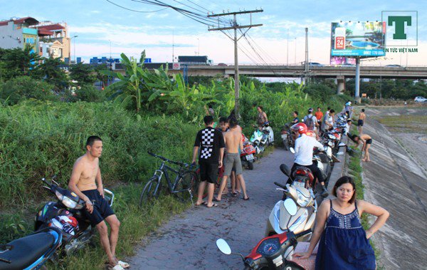 ha-noi-nang-nong-40-do-c-dan-do-xo-ra-ho-linh-dam-giai-nhiet