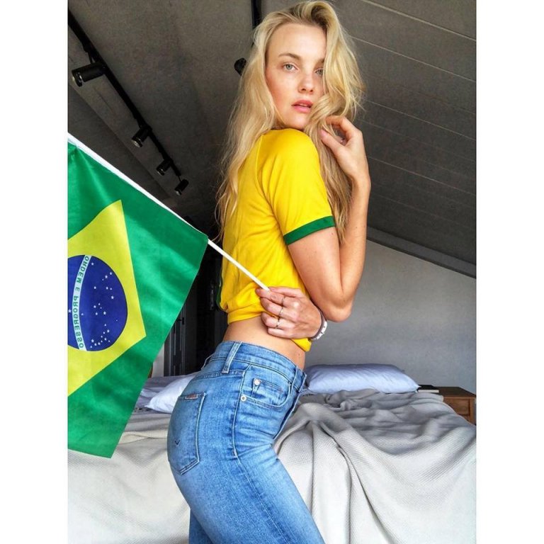 Dàn mẫu xinh đẹp, nổi tiếng cổ vũ Brazil tại World Cup 2018