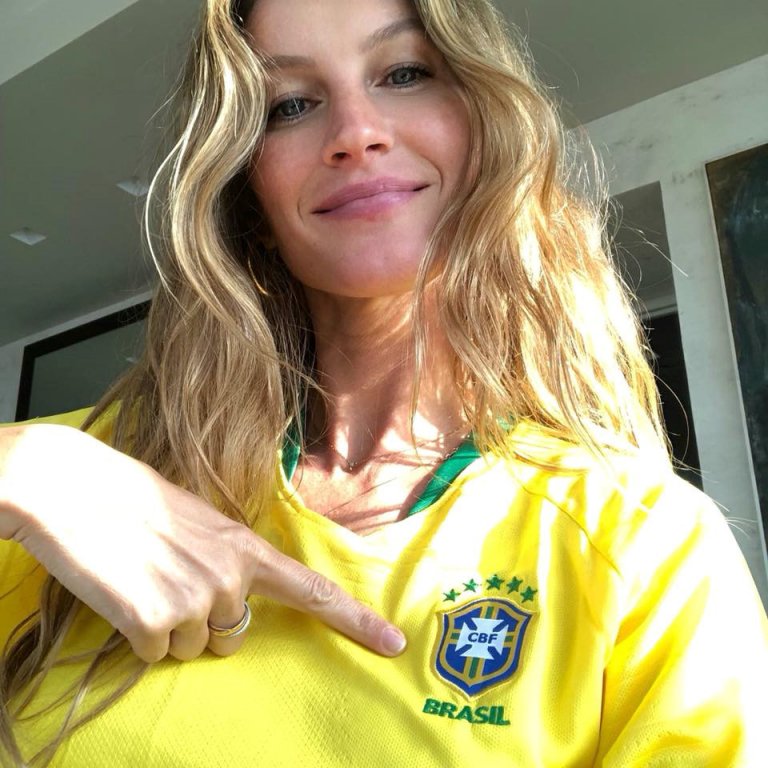 Dàn mẫu xinh đẹp, nổi tiếng cổ vũ Brazil tại World Cup 2018