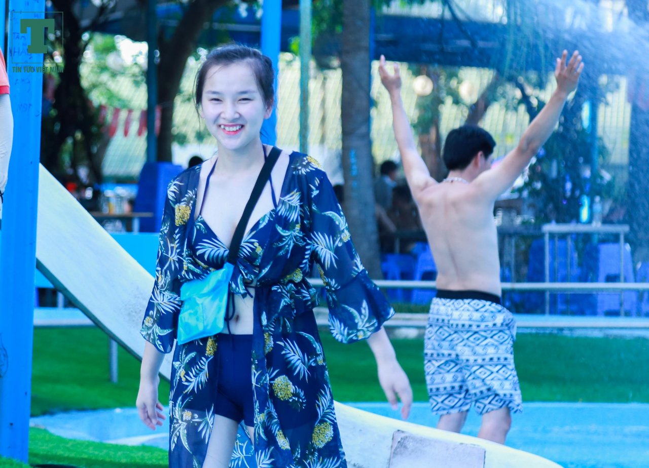 nang-nong-gay-gat-nguoi-phao-di-tam-toi-giai-nhiet