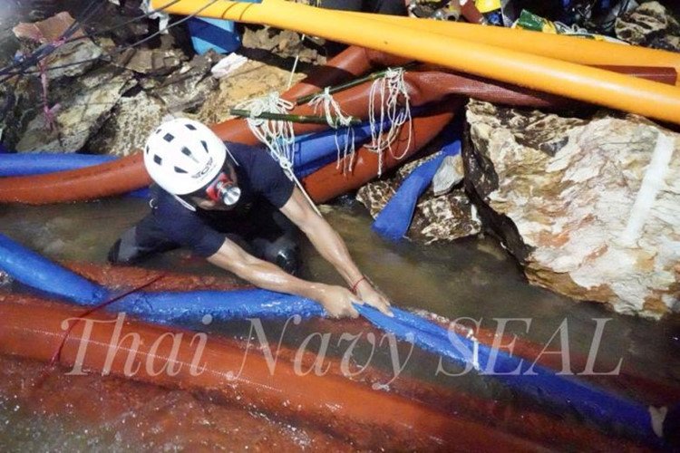Nụ cười lạc quan của đội bóng thiếu niên Thái Lan sau 11 trong ha
