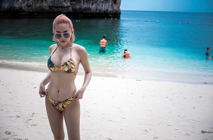 cu-moi-lan-dien-bikini-la-toc-tien-lai-dot-mat-nguoi-nhin-voi-than-hinh-nong-bong