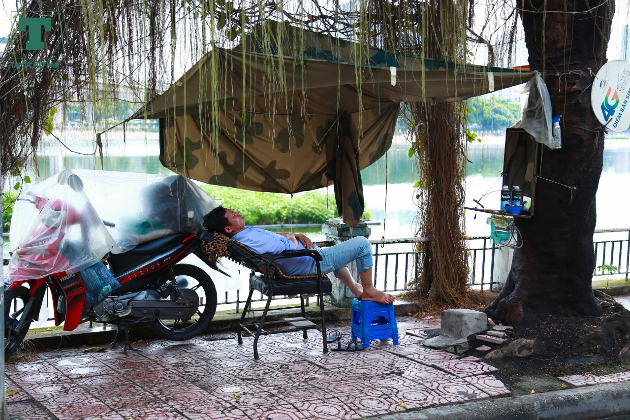 ha-noi-don-con-mua-vang-danh-tan-nang-nong