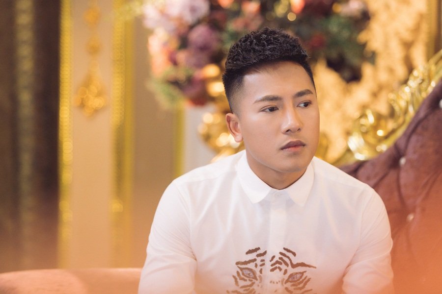tung-hit-moi-chau-khai-phong-khang-dinh-ca-si-nhac-sang-hay-hat-hoi-cho-deu-co-the-lam-san-pham-tu-te