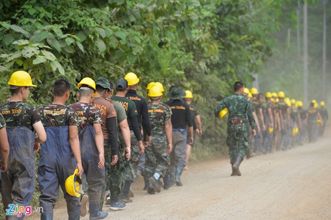 Giải cứu đội bóng Thái: 'Các anh hùng bàn phím hãy tỉnh táo'