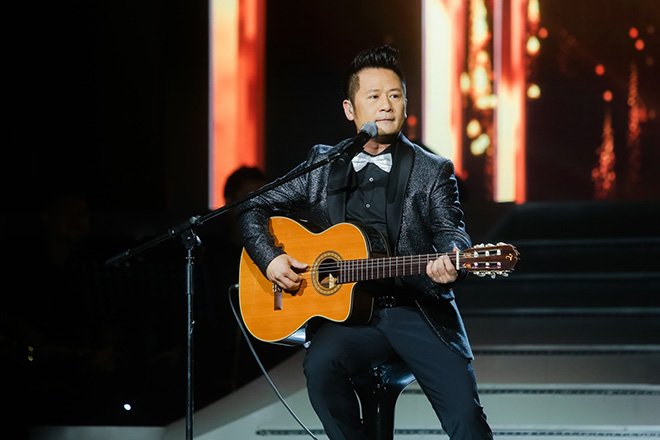 ca-si-dinh-hien-anh-gay-thon-thuc-khi-hat-tinh-em-ngon-nen