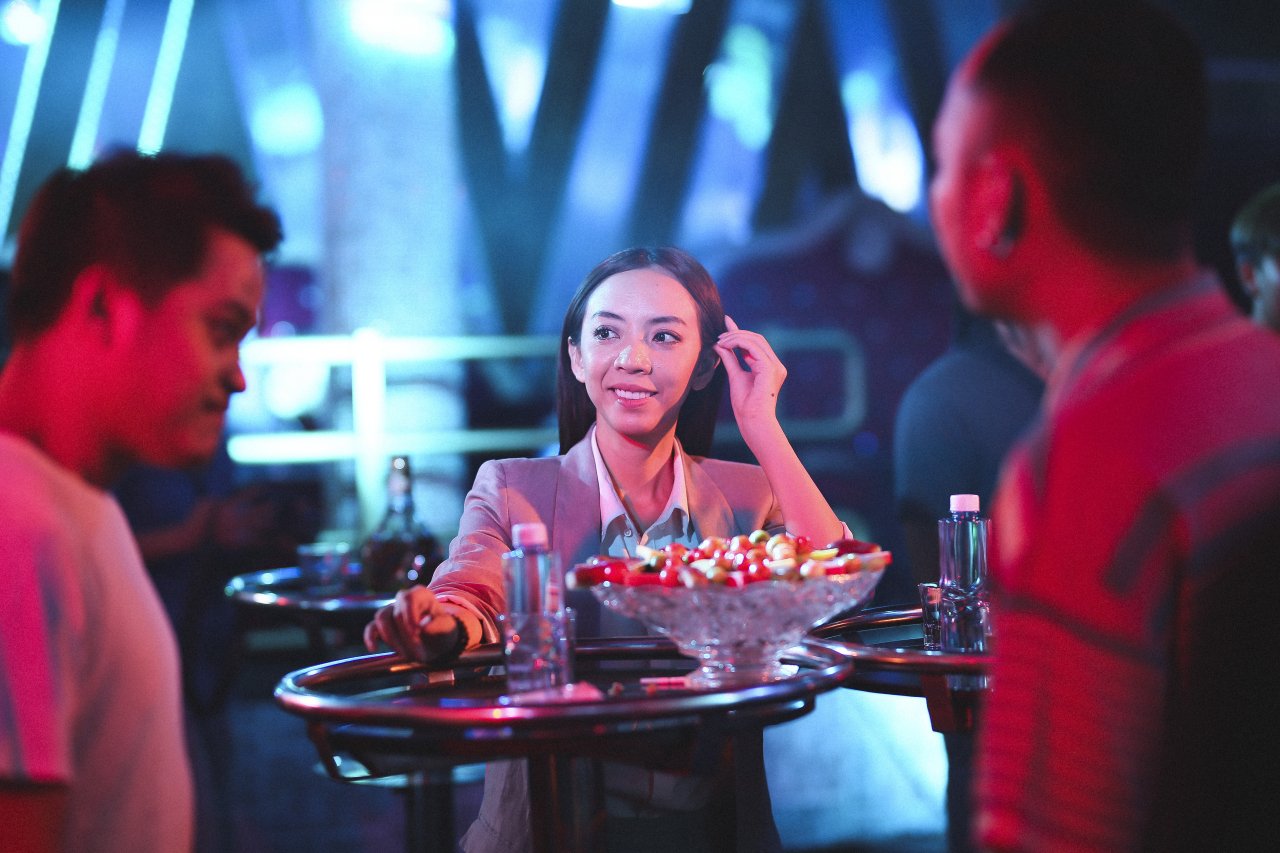fans-hot-hoang-voi-nhung-con-so-kho-tin-trong-thap-tam-muoi-cua-hoa-hau-hai-thu-trang