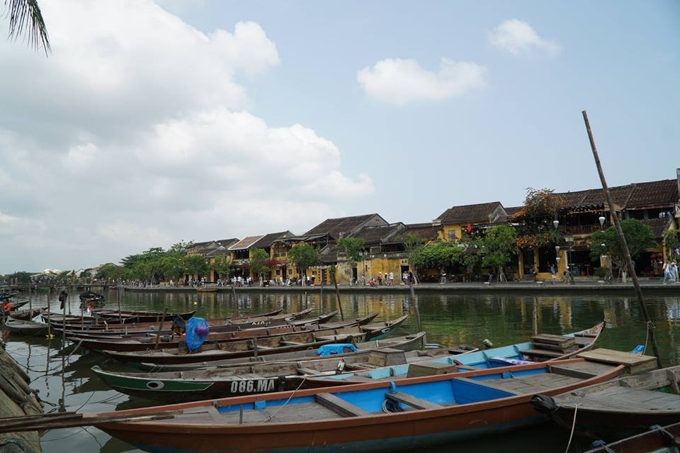 nhung-dai-su-thanh-nhac-cua-hoa-ky-bieu-dien-hop-xuong-tai-pho-co-hoi-an