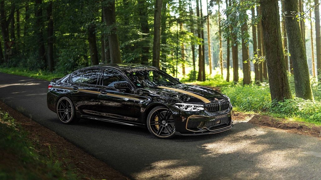 BMW M5 dữ dằn hơn qua bàn tay hãng độ Manhart