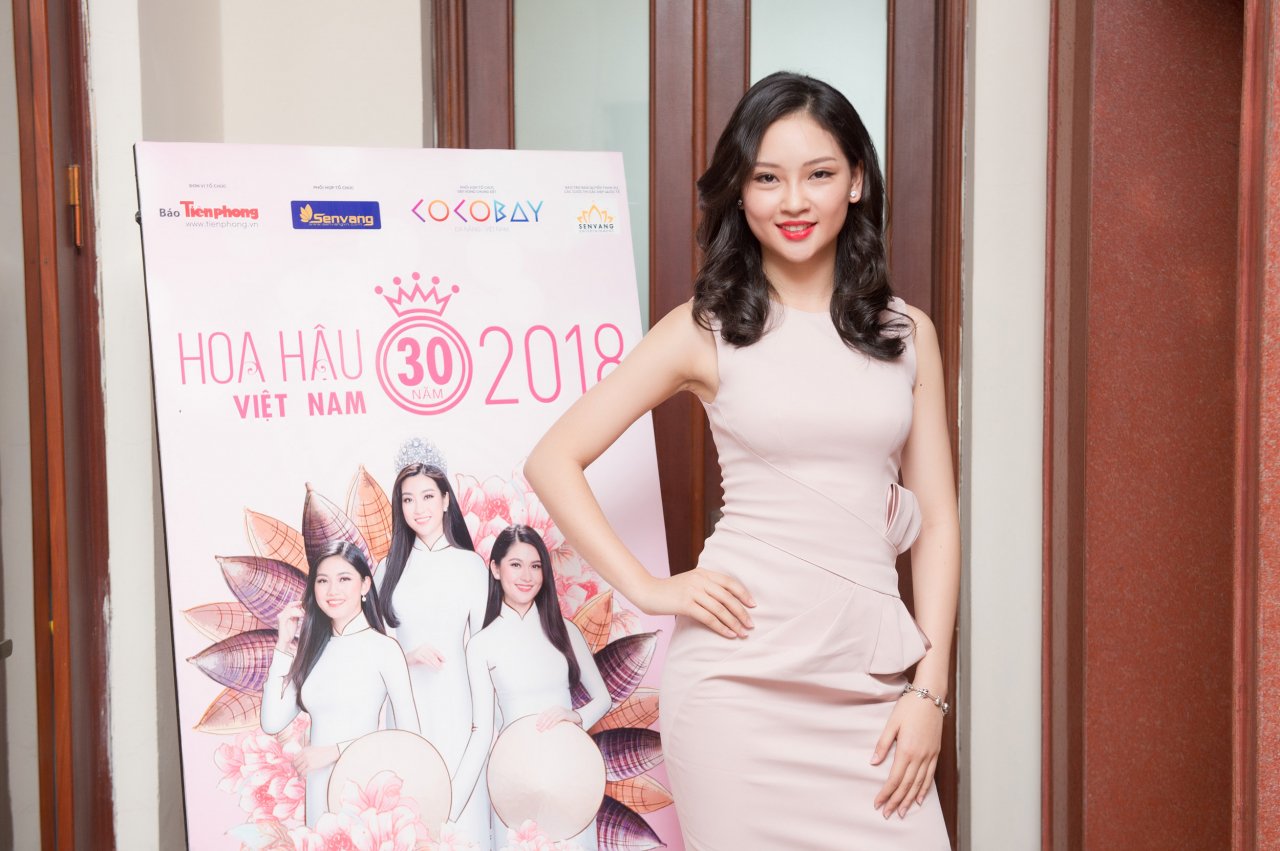 hoang-hai-thu-ngoc-nu-tuyet-trang-cung-dan-nhan-sac-cuc-xinh-ru-nhau-do-bo-hoa-hau-viet-nam-2018