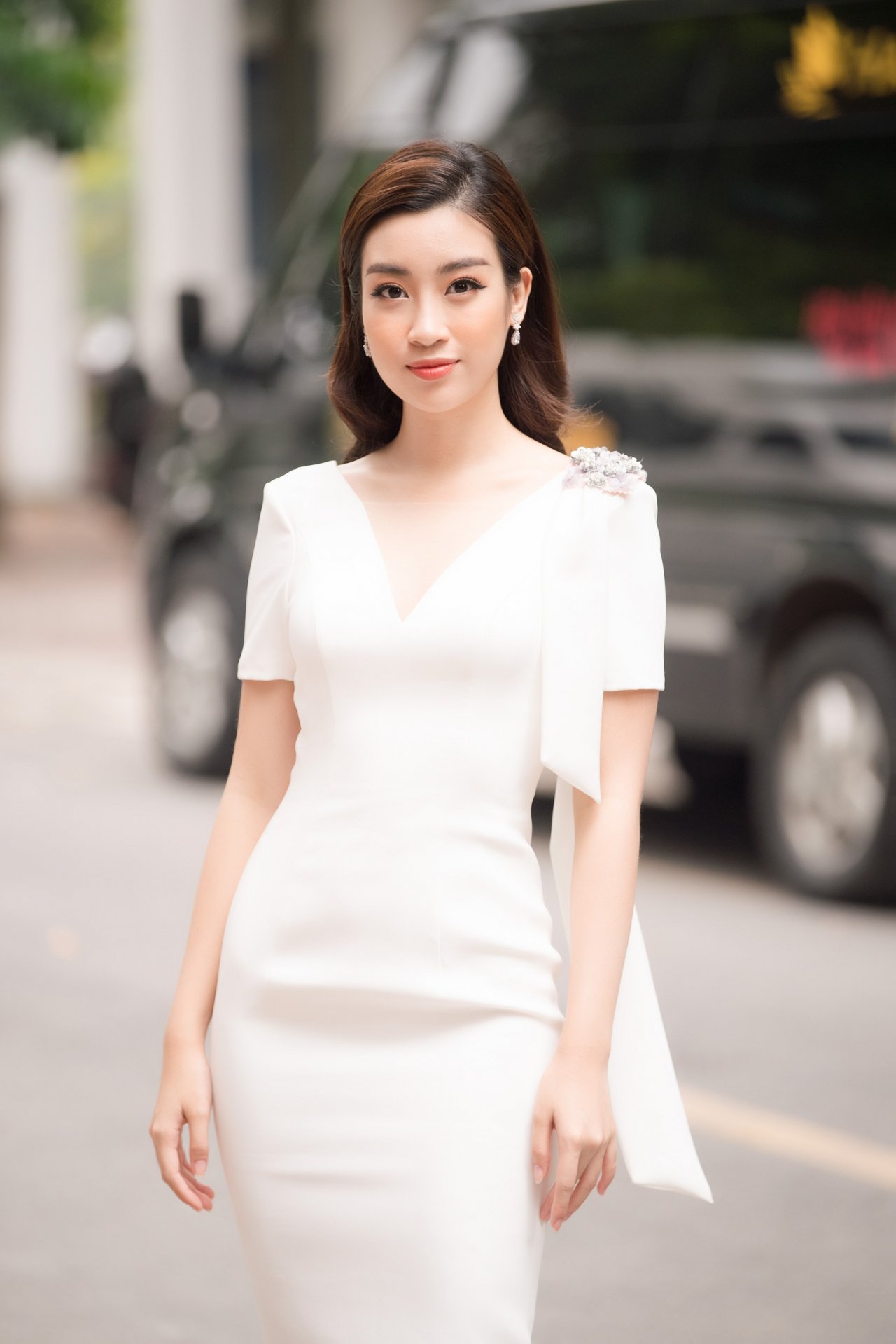 hoang-hai-thu-ngoc-nu-tuyet-trang-cung-dan-nhan-sac-cuc-xinh-ru-nhau-do-bo-hoa-hau-viet-nam-2018