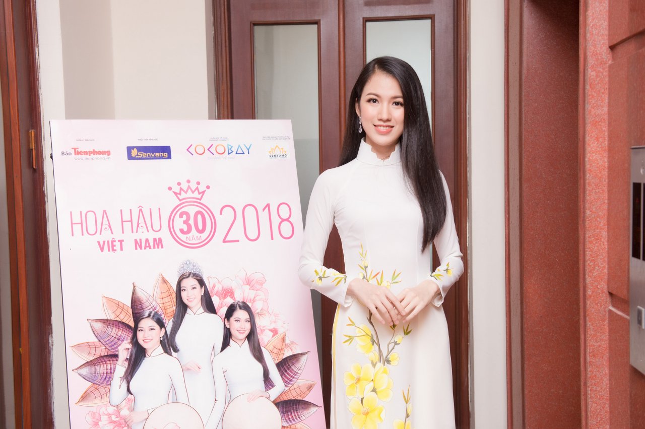 hoang-hai-thu-ngoc-nu-tuyet-trang-cung-dan-nhan-sac-cuc-xinh-ru-nhau-do-bo-hoa-hau-viet-nam-2018