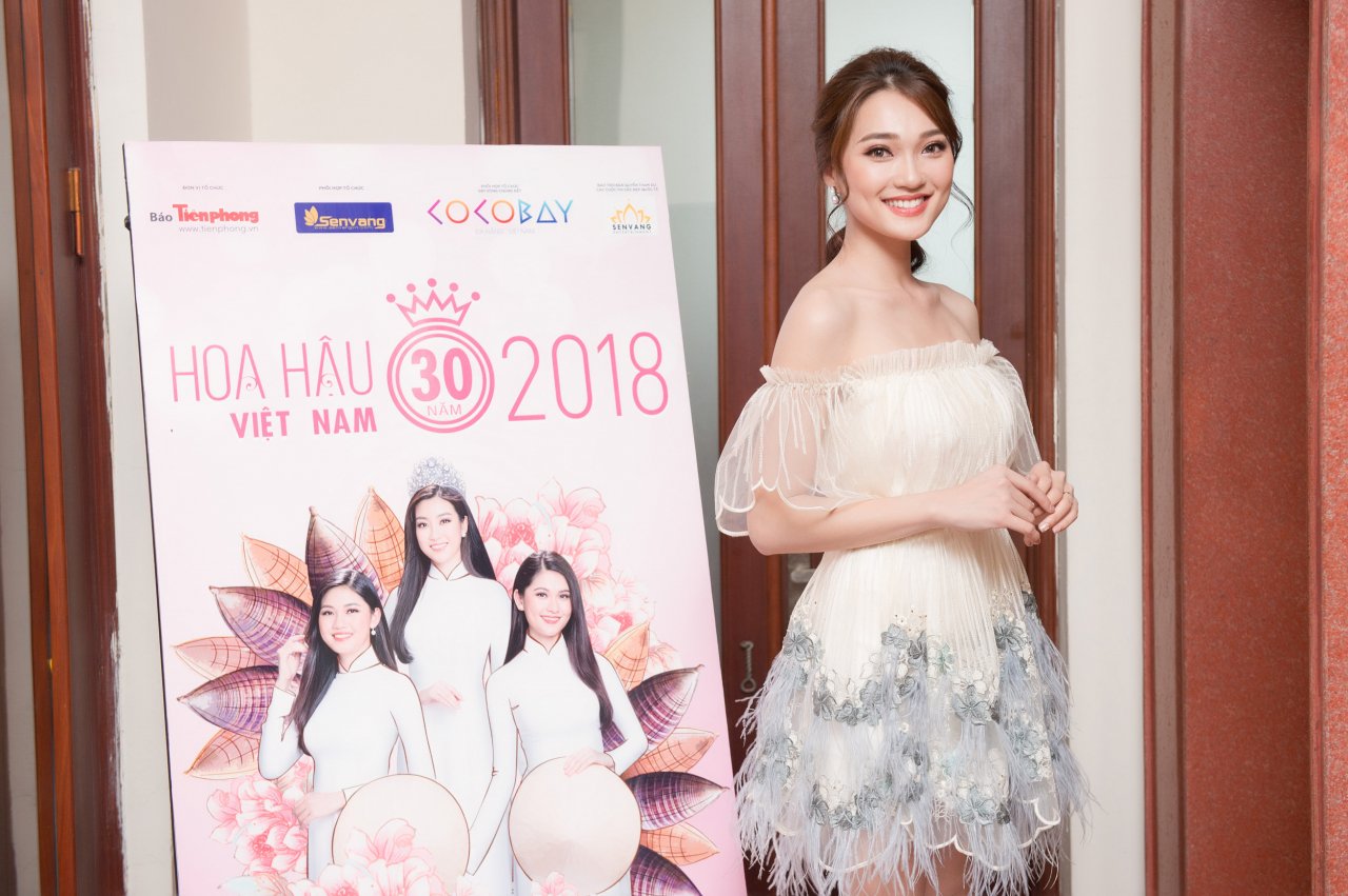hoang-hai-thu-ngoc-nu-tuyet-trang-cung-dan-nhan-sac-cuc-xinh-ru-nhau-do-bo-hoa-hau-viet-nam-2018