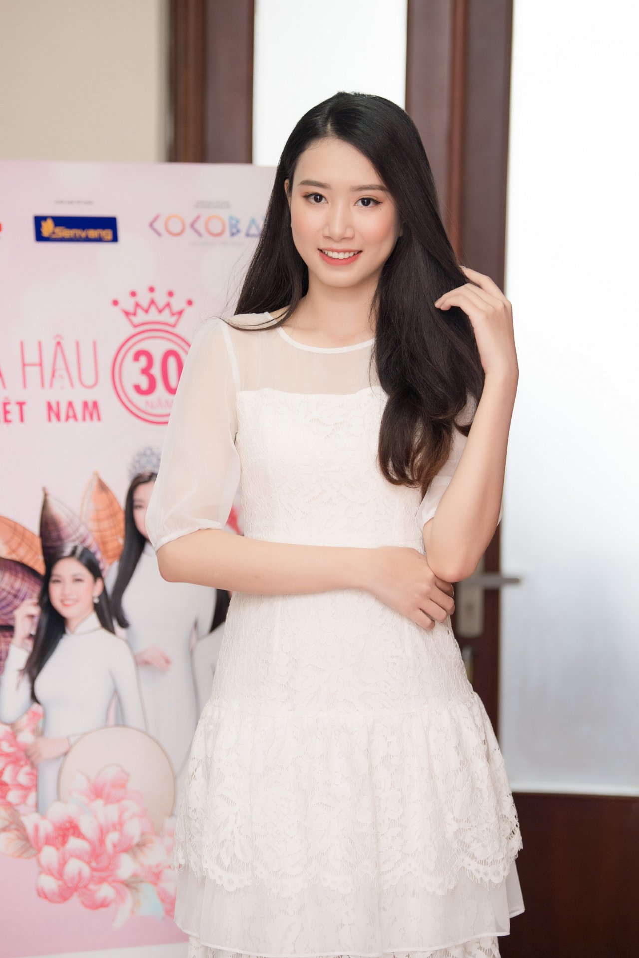 hoang-hai-thu-ngoc-nu-tuyet-trang-cung-dan-nhan-sac-cuc-xinh-ru-nhau-do-bo-hoa-hau-viet-nam-2018