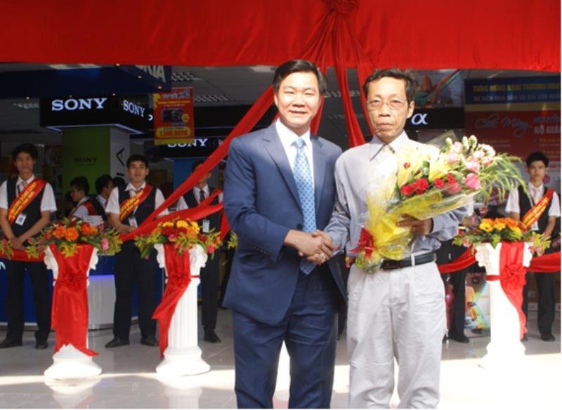 dien-may-nguyen-kim-kinh-doanh-gi-vi-sao-dien-may-nguyen-kim-bi-xu-phat-va-truy-thu-thue