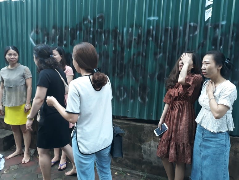 ha-noi-chay-cong-ty-tren-duong-tran-kim-xuyen-hang-chuc-nguoi-len-tang-thuong-la-het-keu-cuu