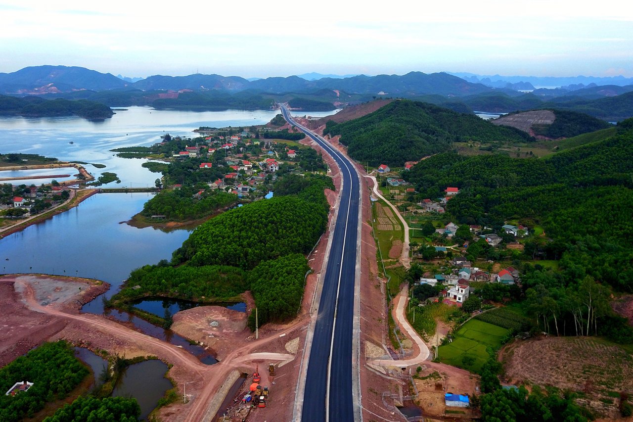 Cao tốc 12.000 tỷ đánh thức thương cảng Vân Đồn