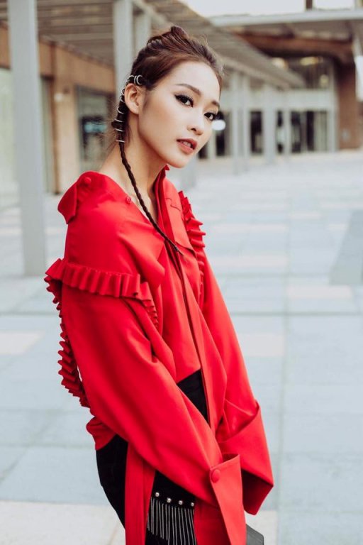 Khả Ngân: Từ hot girl tai tiếng đến nữ chính 'Hậu duệ mặt trời'