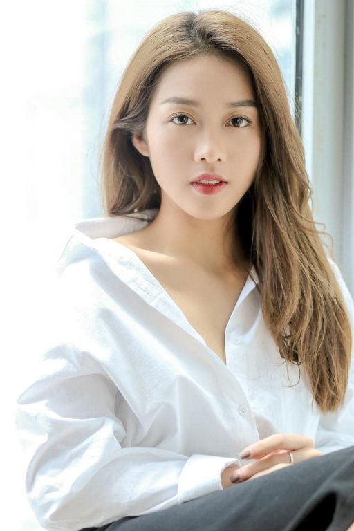 Khả Ngân: Từ hot girl tai tiếng đến nữ chính 'Hậu duệ mặt trời'
