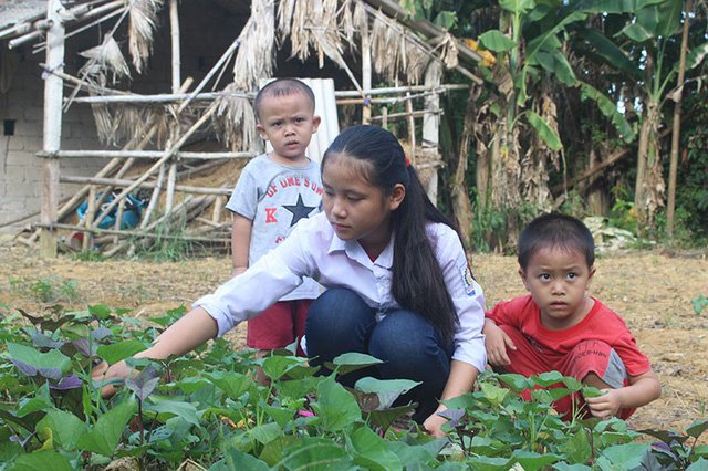 Bố mất, mẹ ung thư giai đoạn cuối, 4 đứa trẻ sống lay lắt qua ngày