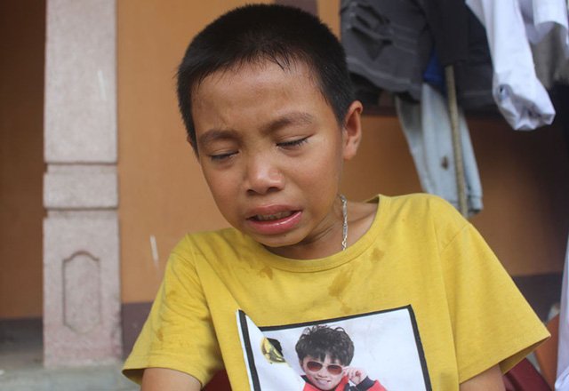Bố mất, mẹ ung thư giai đoạn cuối, 4 đứa trẻ sống lay lắt qua ngày