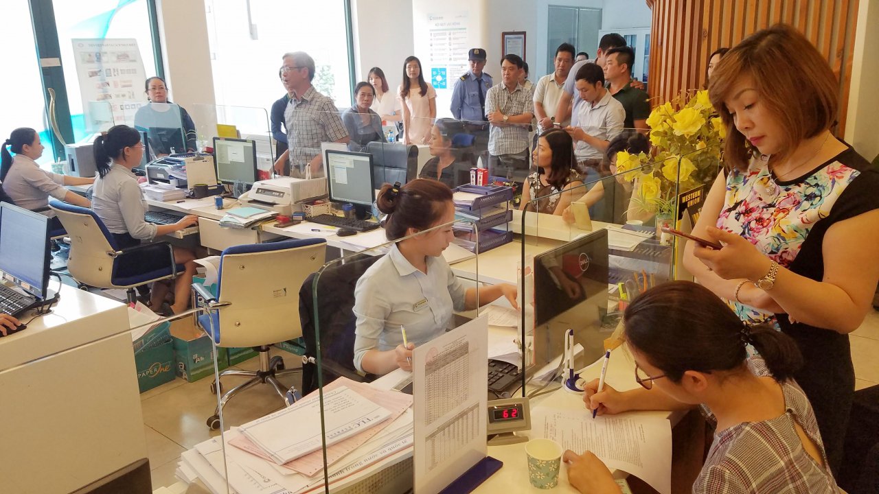 hang-chuc-khach-hang-soc-vi-hon-400-ty-tien-gui-tai-oceanbank-doc-hoi-khong-loi-giai-thich