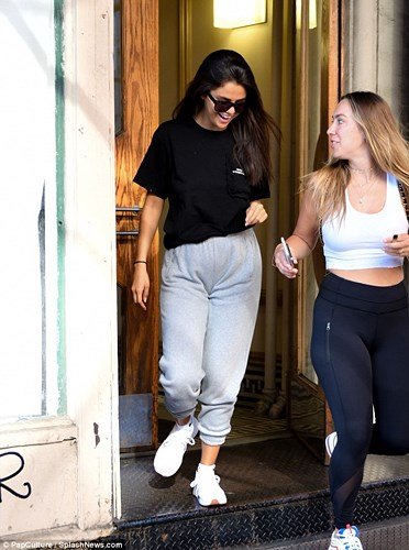 selena-gomez-van-rang-ro-du-cho-justin-bieber-goi-hon-phu-hailey-baldwin-la-tinh-yeu-cua-cuoc-doi-toi