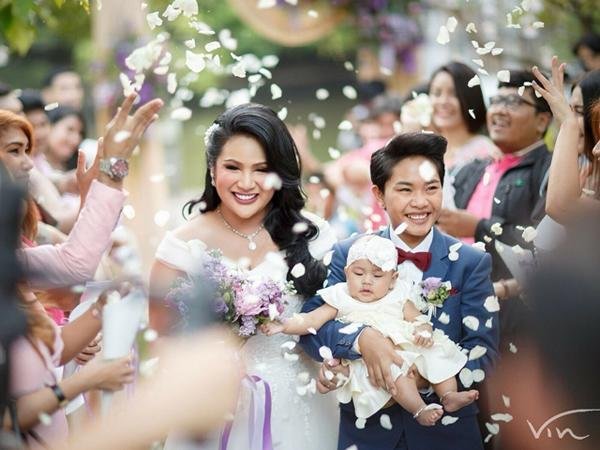 co-gai-dong-tinh-16-tuoi-sinh-con-cho-ban-gai-27-tuoi-bo-em-be-thuc-su-gay-soc